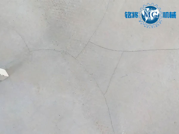 都說石膏基自流平抗開裂，可為啥到處開裂？